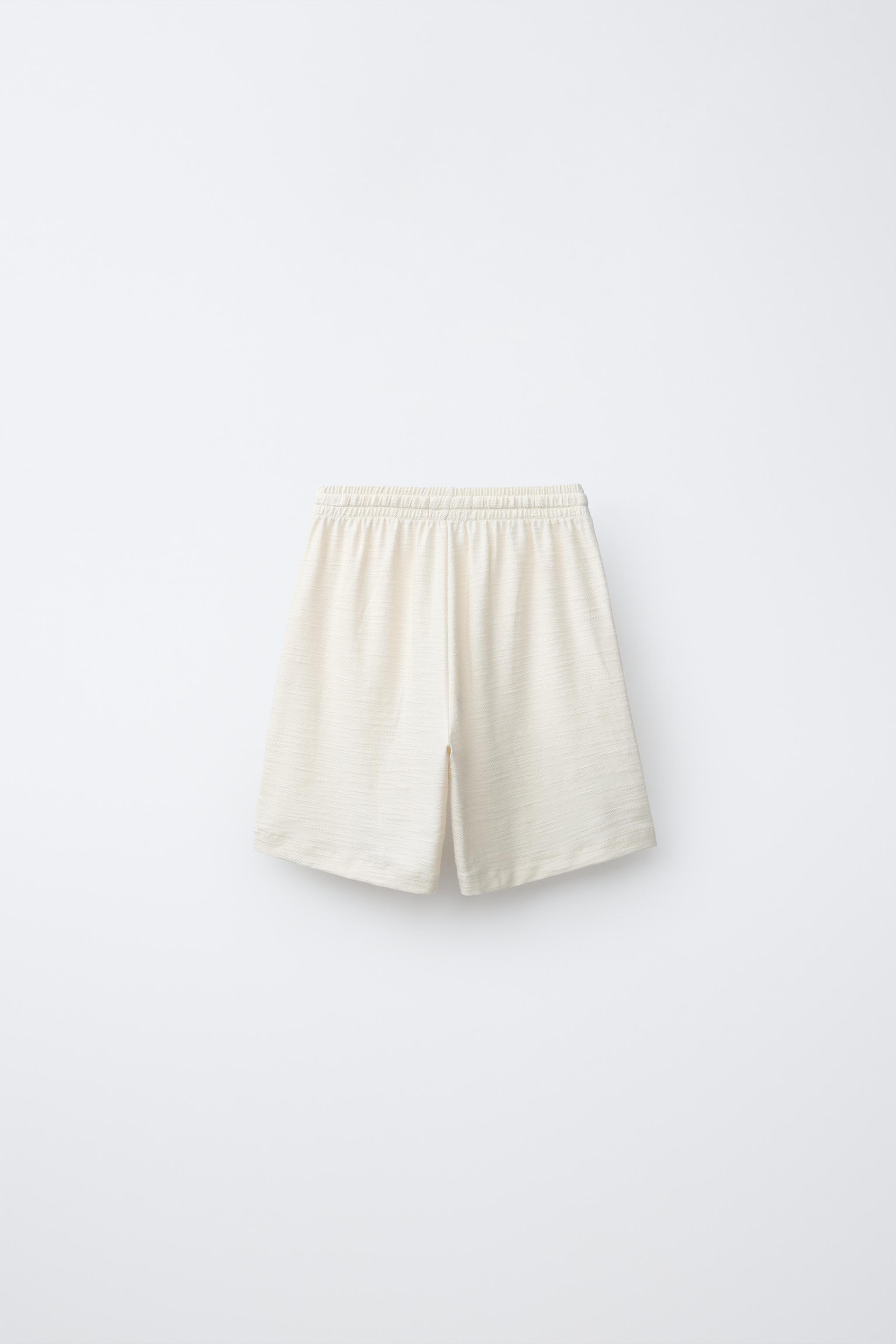 ENSEMBLE CHEMISE ET BERMUDA TEXTURÉS AVEC ÉTIQUETTE